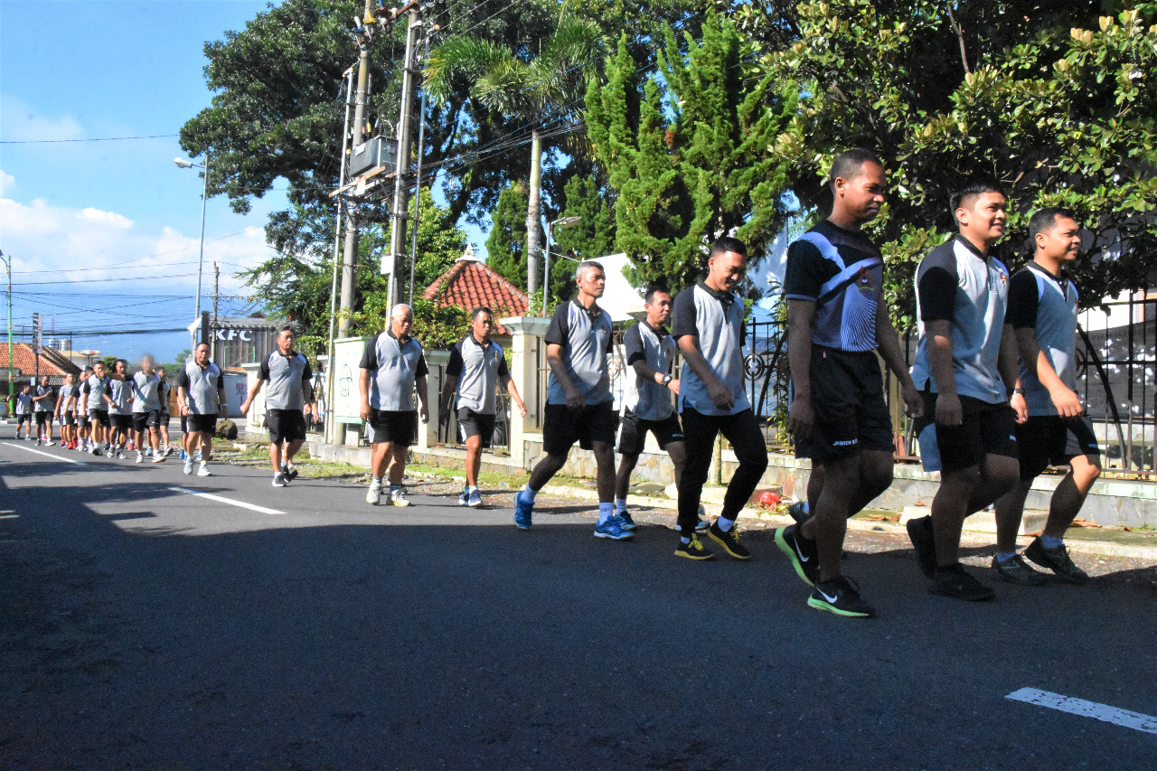 Jaga Tubuh Tetap Sehat, Prajurit Dan PNS Korem 073/Makutarama Aerobik Bersama